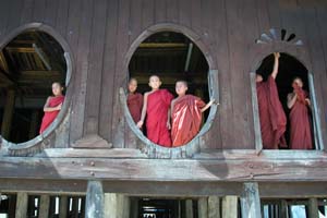 Monast�re pr�s de Nyaung Shw� (lac Inle)