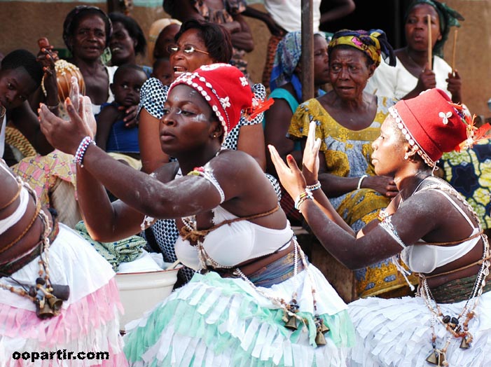 Abengourou - initiation des Comians  © Mapamundi/CIT