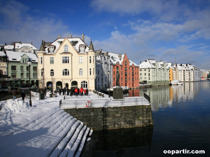 alesund ©  Leslie Kelly