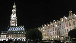 Vue nocturne sur le beffroi