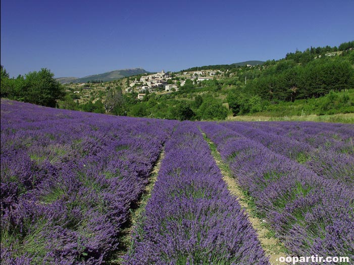 Village d'Aurel, Drome provençale © Rhône-Alpes