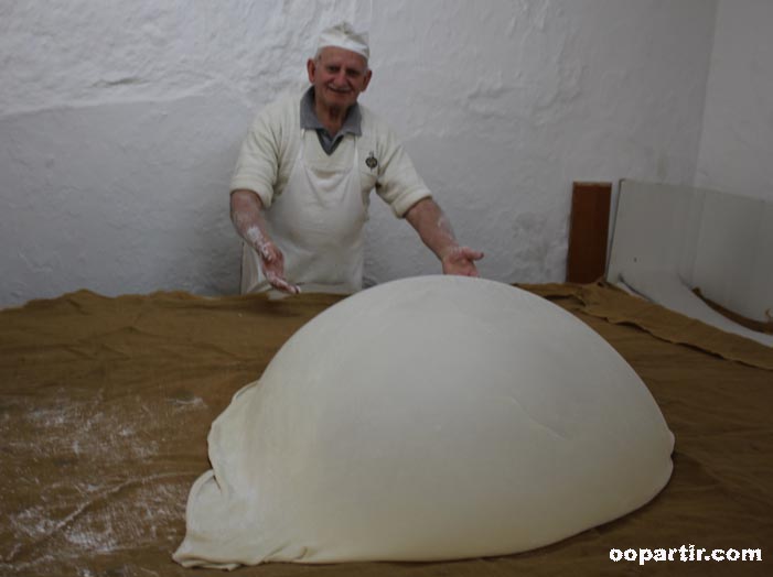 Boulanger préparant de la pate feuilletée © oopartir.com