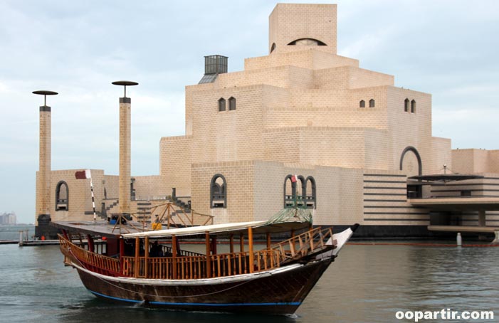 boutre devant le Musée des Arts Islamiques © oopartir.com