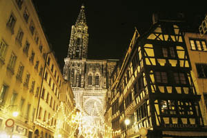 la cath�drale vue de la rue Merci�re