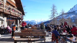 Restaurant le Serre-Ratier, chalet-h�tel <br>d�altitude au c�ur du domaine skiable