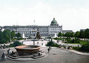 Ch�teau de Berlin vers 1900 <br> (carte postale colori�e)