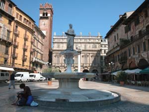 la Piazza delle Erbe