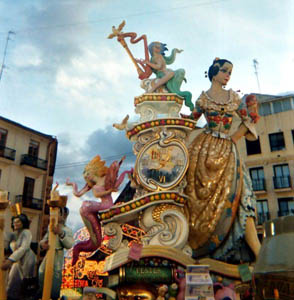 Les Fallas � Valence (Espagne) sont brul�s<br> � la fin du carnaval 