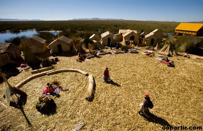 île d'Uros, lac Titicaca © PromPeru