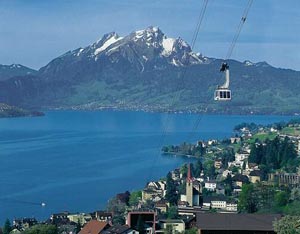 Lucerne et au fond le mont Pilate <br> � Christof Sonderegger - Switzerland Tourism  