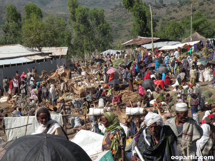 Marché de Bati  © Hélène Dujardin