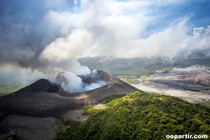 Mt. Yasur, Tanna Island © David Kirkland