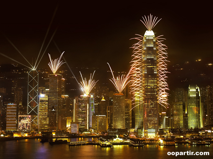 Nouve an dans la baie d'Hong Kong © HKTB