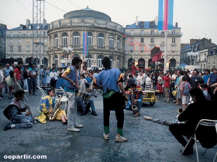 Devant l'opéra de Rennes © CRTB 