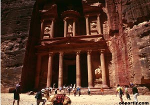 Du Siq surgit Al-Khazneh