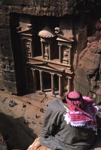 Un itin�raire permet de <br>d�couvrir Al-Khazneh <br>en contrebas