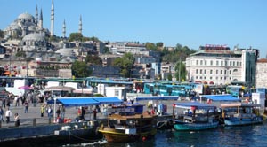 Vue sur la vieille ville depuis le pont de Galata