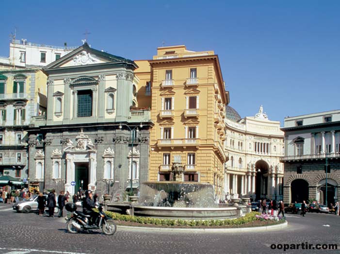 Place du Plébiscite, Naples © Enit