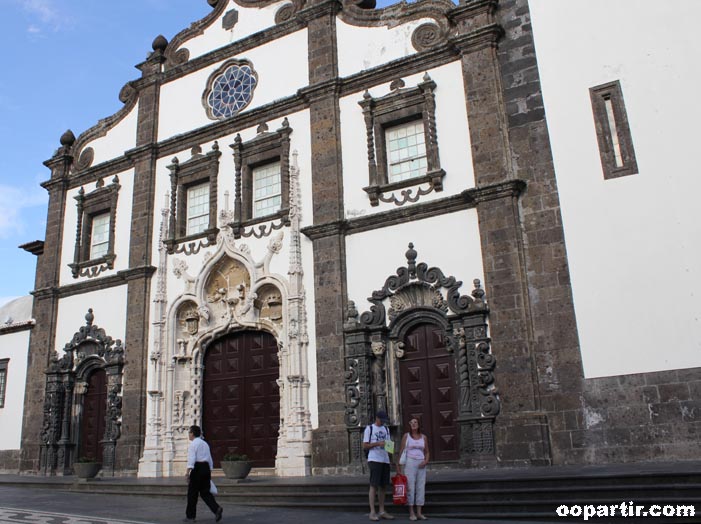 Ponta Delgada sao-miguel © oopartir.com