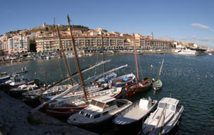 le port vue du m�le Saint-Louis