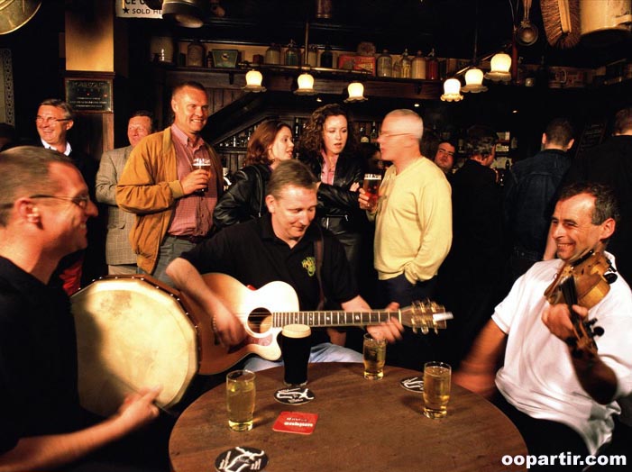 Musique dans un pub © Tourism Ireland