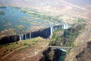 les chutes Victoria sont toutes proches de la <br>fronti�re du Bostwana