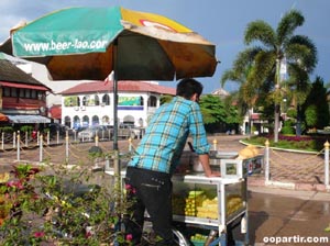 La place Nam Phou au coeur de Vientiane