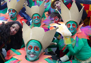 Quand le carnaval de Nice colore la Baie des Anges