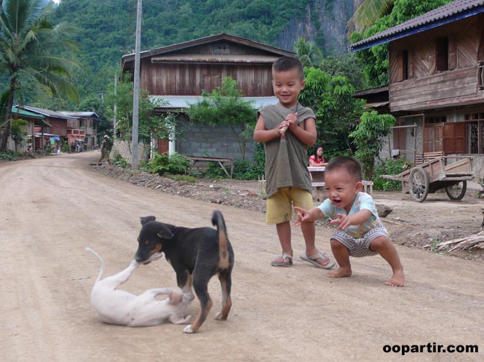 Villlage près de Luang Prabang © VDM