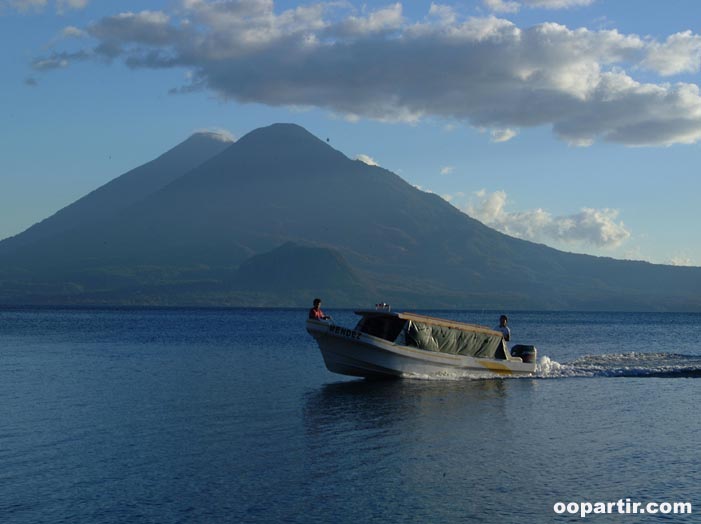 Volcans Cerro de Oro , lac d'Atitlan © Inguat