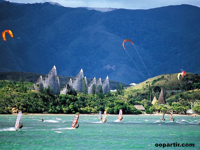 Windsurf devant le centre Djibaou © NCT